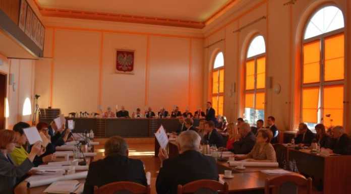 Gigantyczny wzrost zadłużenia powiatu. Skąd? Tego nie wie nawet starosta Sesja powiatu będzińskiego - fot. Starostwo Powiatowe Będzin