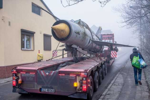 Transport MiG - 21M - fot. Muzeum Miejskie "Sztygarka" w Dąbrowie G&oacute;rniczej