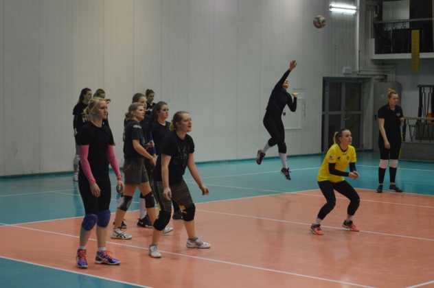 Siatkarki Płomienia Sosnowiec trenują przed drugą częścią sezonu &ndash; fot. MZ