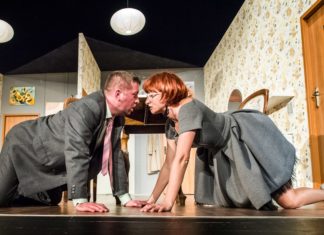 „Prezent urodzinowy” w Teatrze Zagłębia – fot. Maciej Stobierski