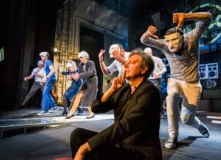 „Kariera Romualda S.” w Teatrze Zagłębia – fot. Maciej Stobierski
