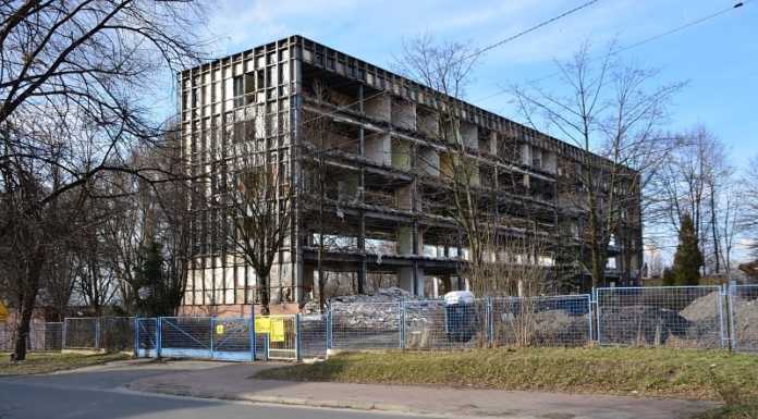 Miasto wybuduje trzy nowe bloki z mieszkaniami komunalnymi Były ośrodek dla niewidomych w Gołonogu - fot. Dariusz Nowak