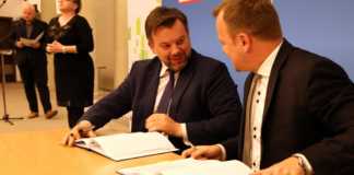 Podpisanie umowy na dofinansowanie do przebudowy DK94 - fot. Ministerstwo Rozwoju