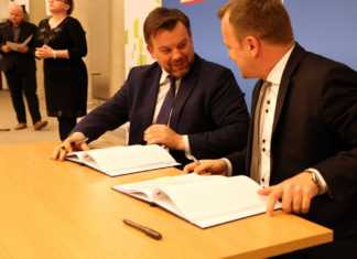 Podpisanie umowy na dofinansowanie do przebudowy DK94 - fot. Ministerstwo Rozwoju