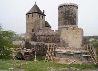 Trwa remont murów zamku - fot. MC