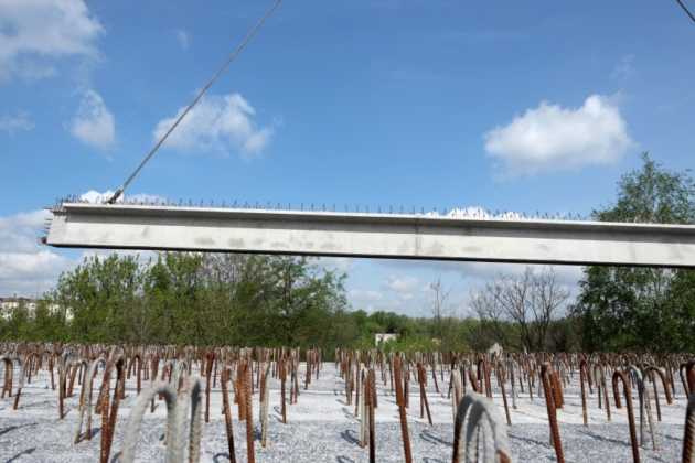 Zamontowano ostatnią belkę na S1 - fot. GDDKiA