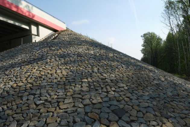 Zamontowano ostatnią belkę na S1 - fot. GDDKiA