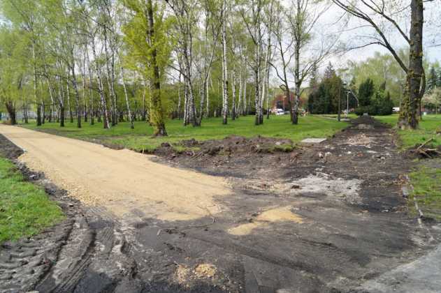 Budowa trasy dla rolkarzy w parku Sieleckim - fot. MC