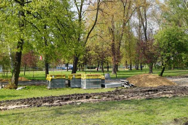 Budowa trasy dla rolkarzy w parku Sieleckim - fot. MC