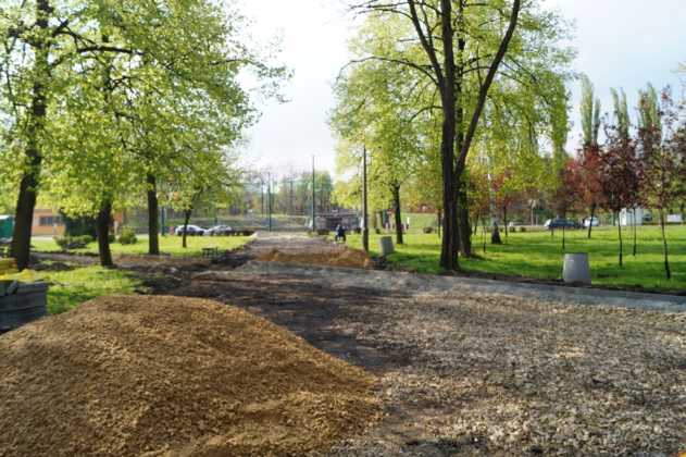 Budowa trasy dla rolkarzy w parku Sieleckim - fot. MC