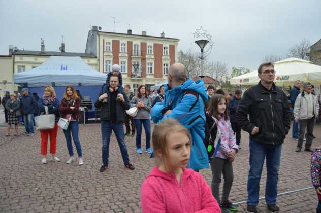 Maj&oacute;wka na czeladzkim rynku &ndash; fot. MZ