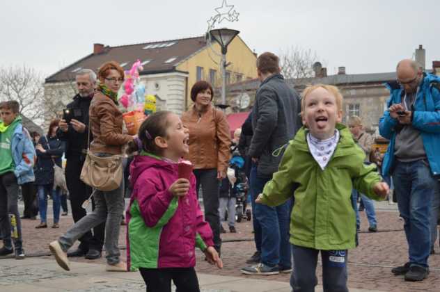 Maj&oacute;wka na czeladzkim rynku &ndash; fot. MZ