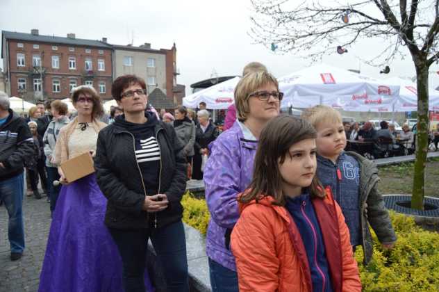 Maj&oacute;wka na czeladzkim rynku &ndash; fot. MZ