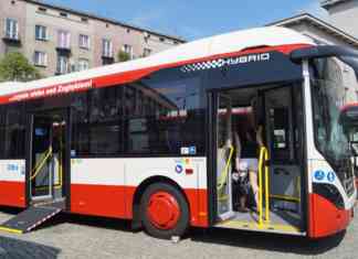 Podpisanie umowy na zakup autobusów elektrycznych - fot. MC