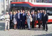 Sosnowiec z trzema nowymi autobusami z silnikami elektrycznymi Podpisanie umowy na zakup autobusów elektrycznych - fot. MC