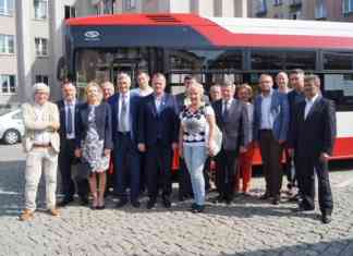 Podpisanie umowy na zakup autobusów elektrycznych - fot. MC