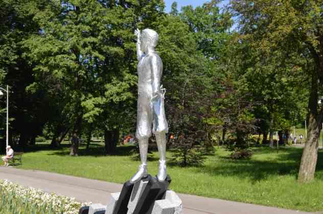 Odsłonięcie rzeźby młodego Janka Kiepury w parku Sieleckim – fot. MZ