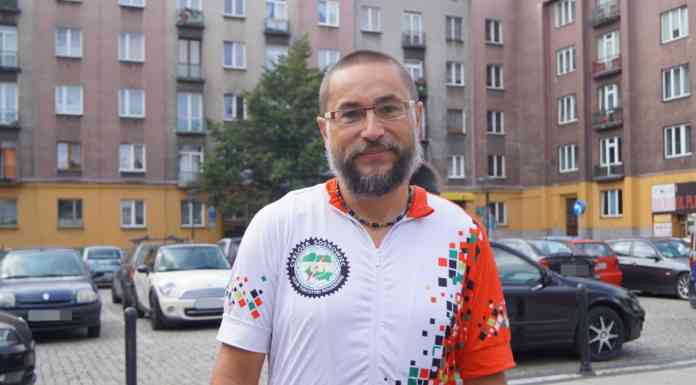 Na rowerze z komisu zwiedza świat. Nietypowa pasja sosnowiczanina Waldek Malina - fot. MC