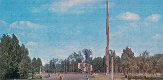 Pomnik Czynu Rewolucyjnego w Sosnowcu - fot. Wikipedia