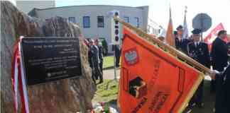 Odsłonięcie tablicy upamiętniającej wizytę Lecha Kaczyńskiego - fot. Łukasz Kasprzyk