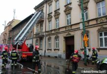 Pożar poddasza w Sosnowcu. Na miejscu utrudnienia w ruchu Pożar poddasza w Sosnowcu - fot. Mateusz Giemza