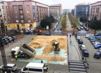 Trwa montaż lodowiska w Sosnowcu - fot. UM Sosnowiec