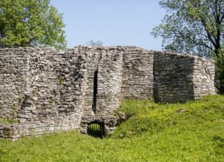 Zamek biskupów krakowskich - fot. UM Sławków