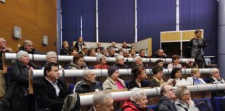 Sesja Rady Miejskiej w Dąbrowie Górniczej w sprawie opłaty adiacenckiej - fot. AR