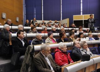 Sesja Rady Miejskiej w Dąbrowie Górniczej w sprawie opłaty adiacenckiej - fot. AR