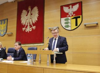 Sesja Rady Miejskiej w Dąbrowie Górniczej w sprawie opłaty adiacenckiej - fot. AR