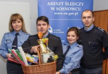 Funkcjonariusze sosnowieckiego aresztu śledczego przygotowali paczki dla uczniów na Kresach - fot. mat.pras.