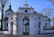 Brama Biskupa przy kościele PW św. Macieja Apostoła w Siewierzu - fot. archiwum prywatne