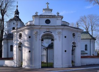 Brama Biskupa przy kościele PW św. Macieja Apostoła w Siewierzu - fot. archiwum prywatne