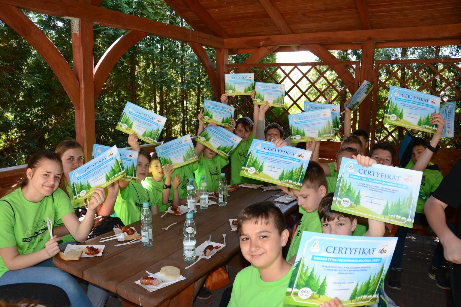 W lasku grodzieckim pojawiło się 660 nowych drzew - fot. Łukasz Komoniewski/ Facebook