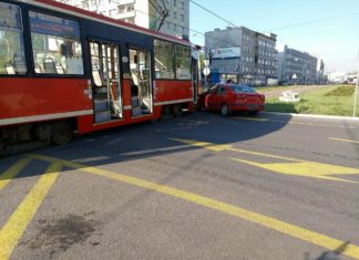 Tramwaj zderzył się z "osobówką" w Sosnowcu - fot. Sosnowiec na sygnale/Facebook