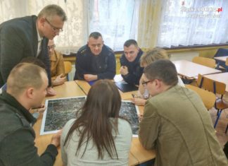 Spotkania w ramach programu "Bezpieczna Dąbrowa" - fot. Policja
