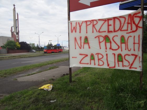 Mieszkańcy Będzina zablokowali ulicę po tragicznym w skutkach wypadku na al. Kołataja - fot. Anita Leśniak/Facebook
