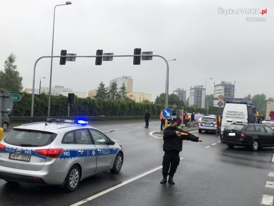 Śmiertelny wypadek na DK79 w Jaworznie &ndash; fot. KMP Jaworzno