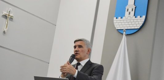 Radni z Czeladzi udzielili absolutorium burmistrzowi Zbigniewowi Szaleńcowi – fot. MZ