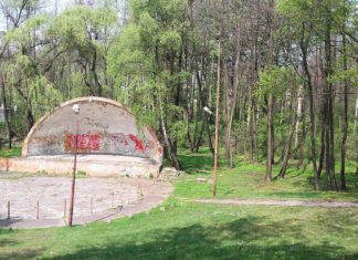 Zrujnowany amfiteatr w Ząbkowicach – fot. AR