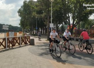 Policjanci na rowerach i crossach patrolują okolicę dąbrowskich jezior Pogoria – fot. Policja