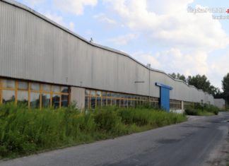 Hala, w której składowano odpady chemiczne – fot. Policja