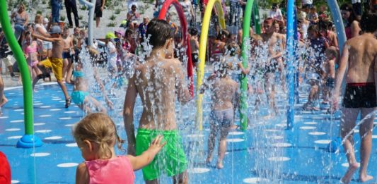 Otwarcie wodnego placu zabaw w Jaworznie – fot. UM Jaworzno