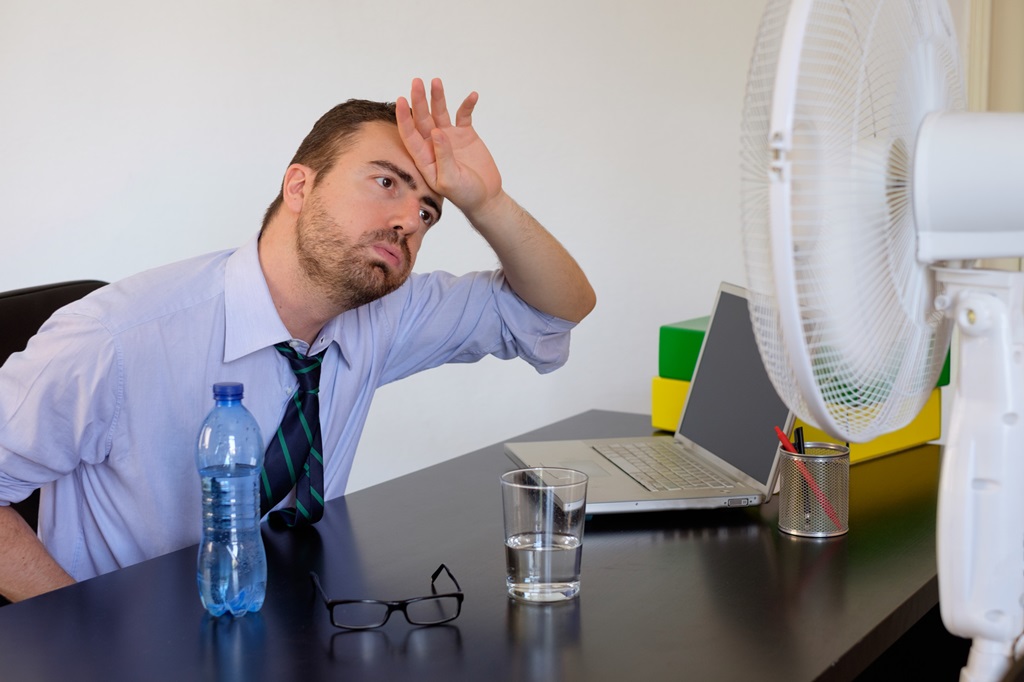 Upały, biuro – fot. Fotolia