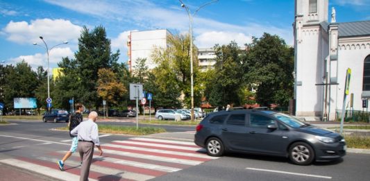 Inteligentne przejście przy kościele św. Barbary w Sosnowcu – fot. UM Sosnowiec