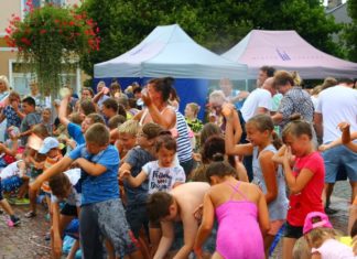 Bitwa na balony z wodą w Czeladzi – fot. UM Czeladź