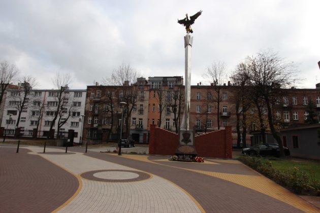 Pomnik przy sosnowieckiej katedrze ma upamiętniać funkcjonariuszy - for. AR