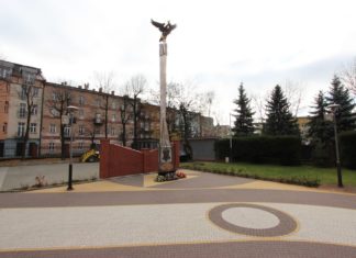 Pomnik przy sosnowieckiej katedrze ma upamiętniać funkcjonariuszy - for. AR