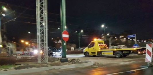 Wjechał na zamknięte rondo - fot. Facebook/ @Sosnowiec998