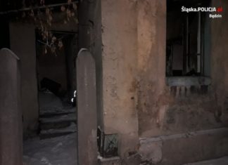 Policjanci uratowali bezdomnego mężczyznę – fot. Policja Będzin
